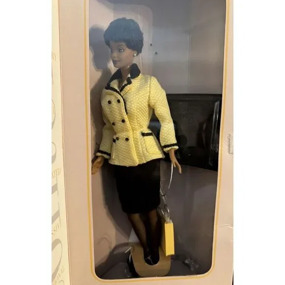 VINTAGE Set of 3 Special Editions AVON REPRESENTATIVE Barbies IN BOXES - Picture 9 of 16